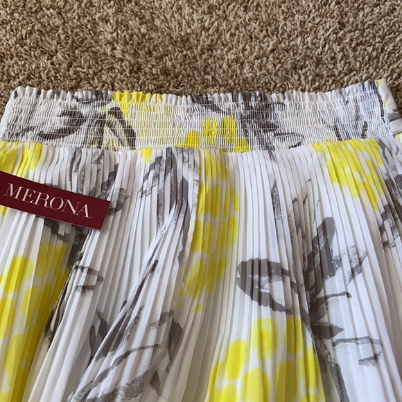 Target Pleated Pineapple Skirt - Picture 4 of 4